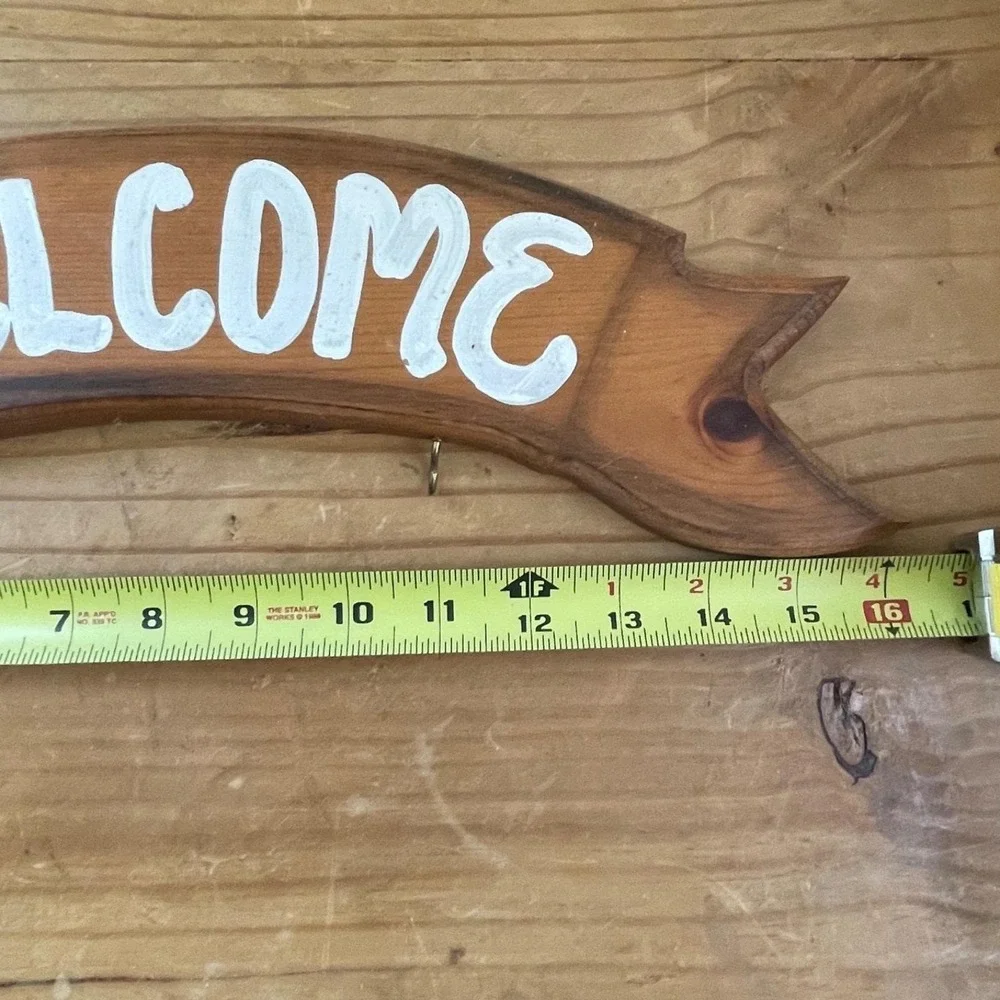 Rustic Wooden Welcome Key Holder | Hand-Painted Vintage Entryway Sign